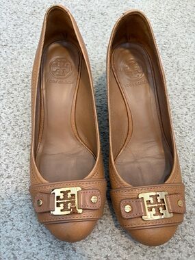 Tory Burch Wedge Heels in “”Royal Tan”, 7.5